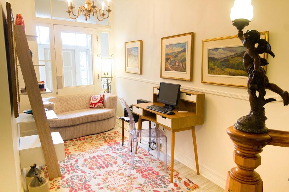 Champlain Hotel 3*